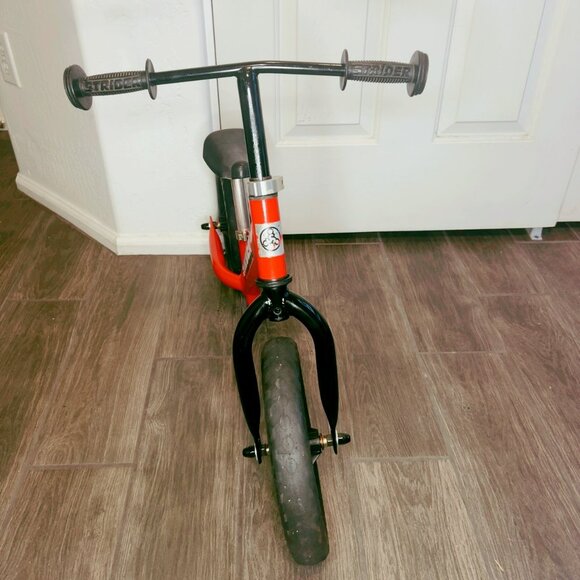 Strider 12 Bike Red No Pedal Balance Bicycle for Kids 18 months+ - Picture 4 of 4